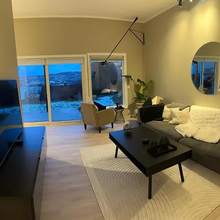 Leilighet Modern With Stunning View Over